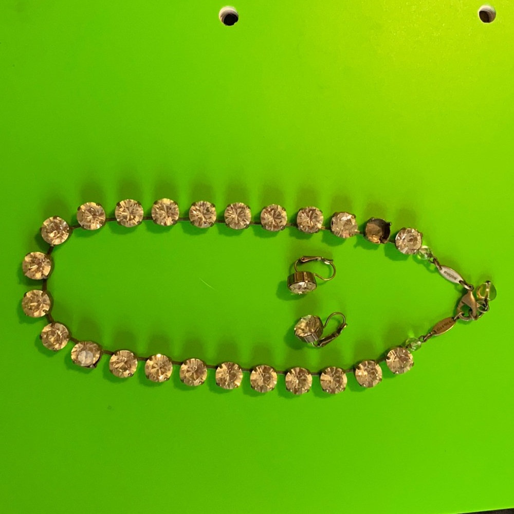 Sabika classic collection necklace and earrings